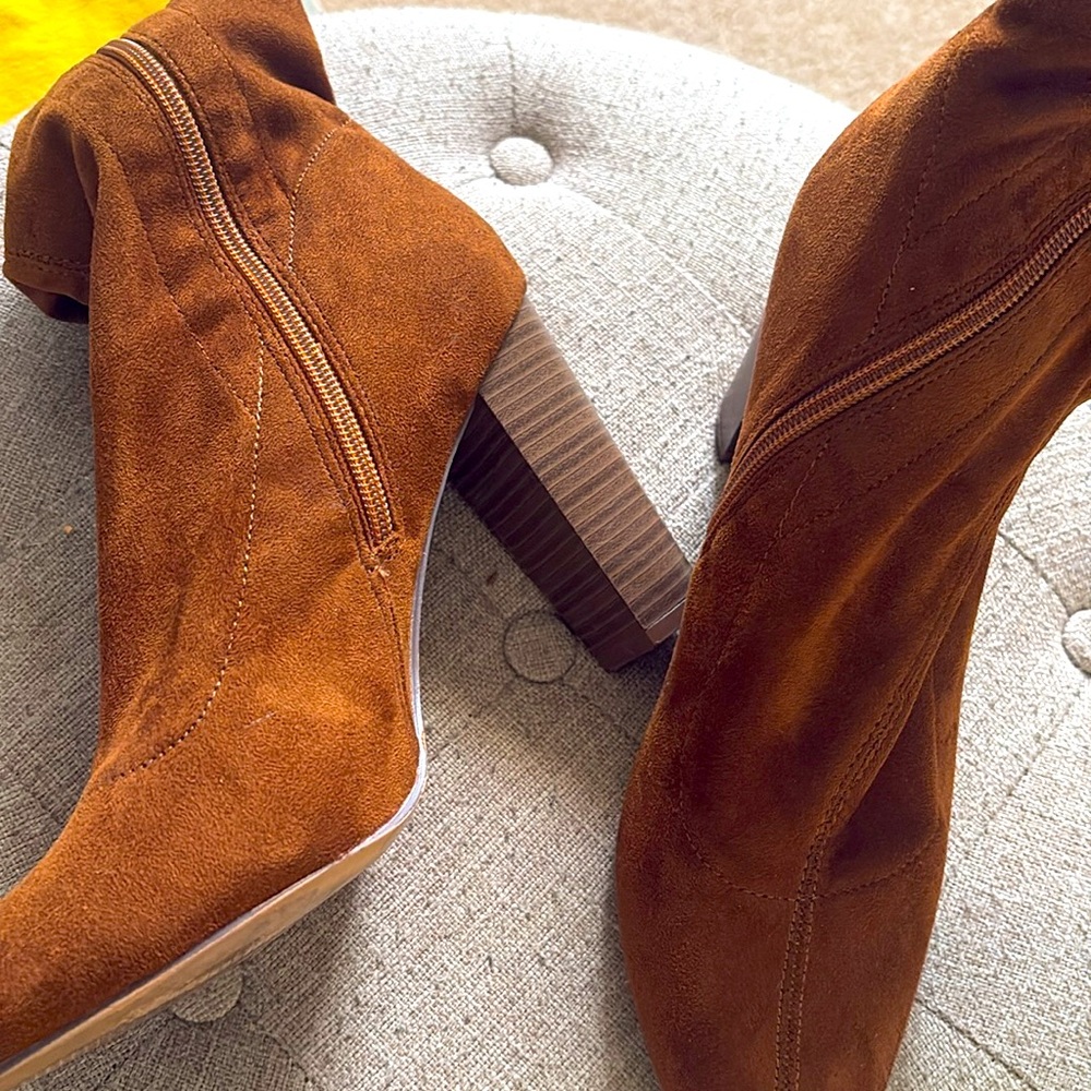 Stylish RUST heeled boot! - Picture 2 of 5